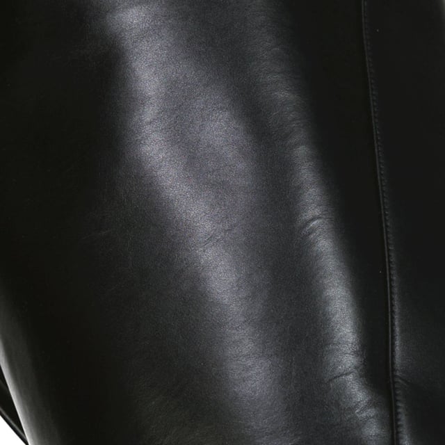 Composition: 100% calf leather  
Lining: Cotton  
Silver-tone hardware
One internal zip pocket
Silver-tone logo lettering
Knot detail tubular handle
Two adjustable shoulder straps
Hidden closure with snap buttons
Metal foot detail
Length 26,5 cm
Width 26.5 cm
Total height 59 cm
Height without handle 35 cm
Made in  Italy
Gender: WOMEN
Product code: 245BA368 3173 990
Barcode: 9990002769509
Code: BAG JQ 2 TH FW24 12208
 Measurments:  width: 265 mm length: 265 mm height: 350 mm strap length: 0 mm handle drop: 240 mm