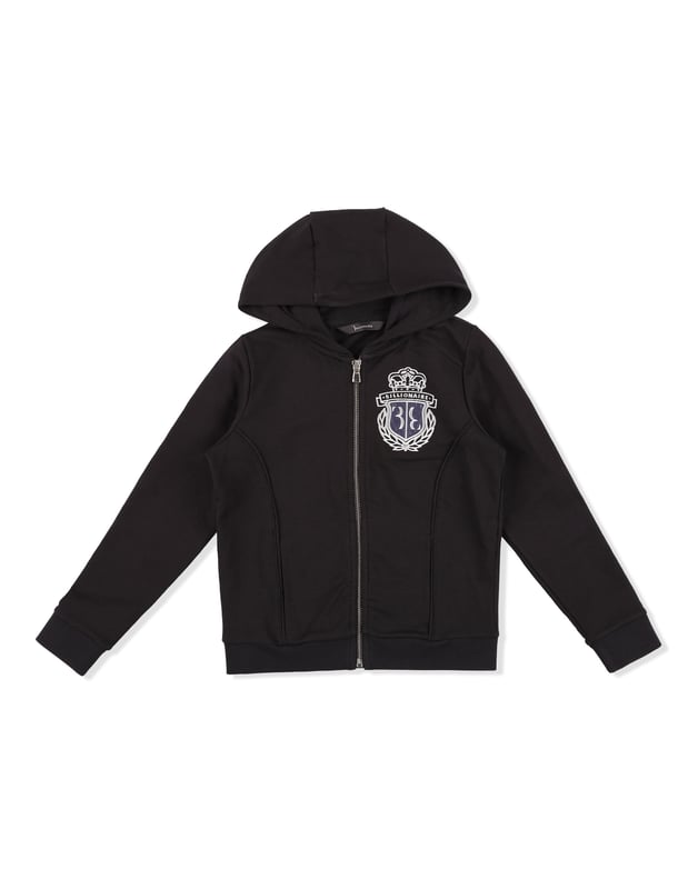 El blasón es un rasgo común de una familia especial. Esta sudadera de felpa de algodón con capucha presenta un parche bordado cosido en la parte izquierda del pecho. Los pespuntes en la costura y los parches en los codos aportan a la prenda un look más deportivo. Capucha forrada de jersey de algodón. Cierre de cremallera y dos bolsillos insertados. Puños y borde inferior de canalé.