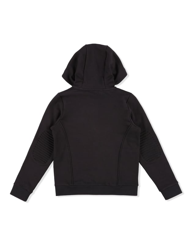 El blasón es un rasgo común de una familia especial. Esta sudadera de felpa de algodón con capucha presenta un parche bordado cosido en la parte izquierda del pecho. Los pespuntes en la costura y los parches en los codos aportan a la prenda un look más deportivo. Capucha forrada de jersey de algodón. Cierre de cremallera y dos bolsillos insertados. Puños y borde inferior de canalé.