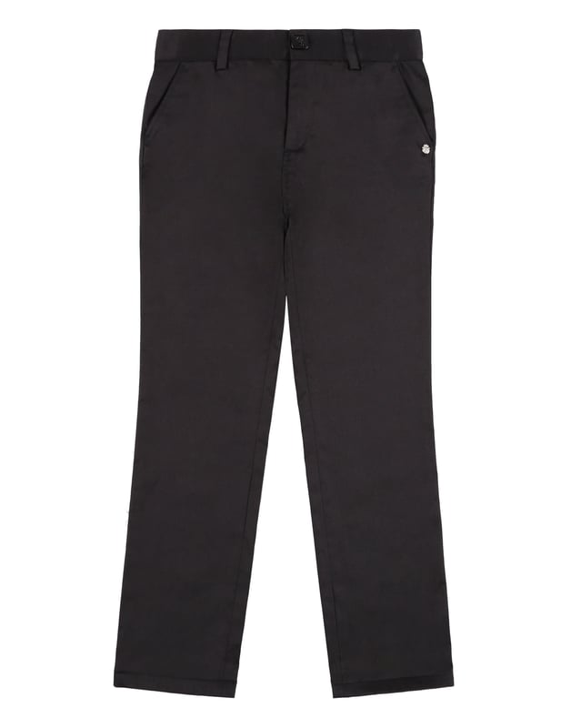 These cotton poplin pants feature all characteristics of classic chino pants. Logoed button at waist. Buttoning pockets. The Maison's metal coat of arms is embroidered under the right rear pocket.
