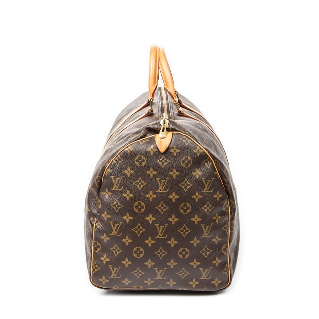 Louis Vuitton Bolsos Keepall 55 Bolsa de viaje en Marrón Lona recubierta y Latón dorado hardware. El producto esta en Excelentes Condiciones (A).
  Dimensiones: 55x28x25 cm 
  Accesorios incluidos: None
  Notas de Exterior: Ligeras marcas de suciedad en vachetta
Notas de Hardware: Ligeramente deslustrado
  BrandCo Paris encuentra artículos raros y en las mejores condiciones a precios increíbles. ¡Vale la pena tener paciencia! Compra con confianza: todos los artículos de BrandCo Paris son seleccionados y autenticados cuidadosamente por nuestro equipo de expertos.
  Todos los artículos vienen con un certificado de autenticidad y un embalaje entregado por BrandCo Paris.
  Tabla de clasificación de la condición del artículo
  N (como nuevo)
  AA (perfecto estado)
  A (excelente estado)
  AB (muy buen estado)
  B (bueno/regular)