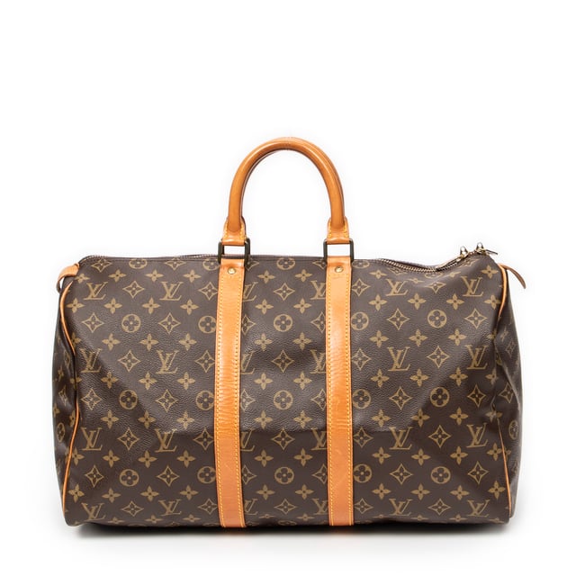 Louis Vuitton Taschen Keepall 45 Reisetasche und Braun Beschichtete Leinwand und Goldenes Messing hardware. Das Produkt ist auf in sehr gutem Zustand (AB).
  Abmessungen: 45x24x20 cm 
  Zubehör inklusive: None
  Äußere Hinweise: Leicht abgedunkelte Vachetta
Hardware-Hinweise: Verfärbt
Hinweise zu Riemen/Griff: "Leicht dunkel, leichte Schrammen"
  BrandCo Paris hat seltene Artikel und die besten Konditionen zu unglaublichen Preisen vorgestellt. Geduld lohnt sich! Kaufen Sie mit Vertrauen: Alle Artikel von BrandCo Paris sind von unserem Expertenteam ausgewählt und authentisch.
  Alle Artikel enthalten ein Echtheitszertifikat und wurden von BrandCo Paris übernommen.
  Tabelle zur Klassifizierung des Artikelzustands
  N (wie neu)
  AA (perfekter Zustand)
  A (ausgezeichneter Zustand)
  AB (sehr guter Zustand)
  B (gut/mittelmäßig)