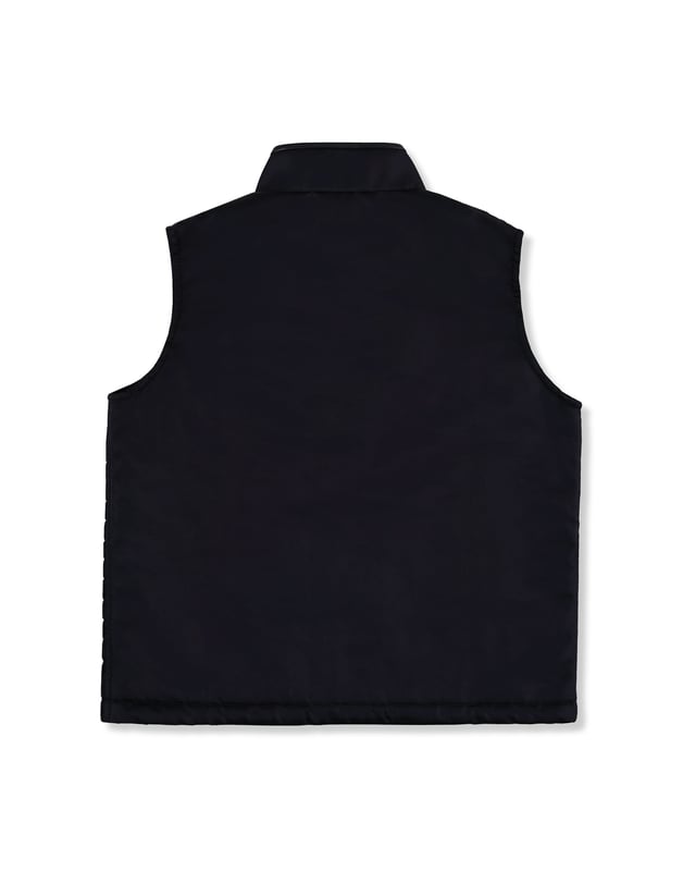 Esta chaqueta de nailon sin mangas, ideal para salir, presenta una parte frontal acolchada con relleno y el símbolo de la firma en la parte izquierda del pecho. Dos bolsillos insertados y cierre de cremallera. Forro interior.