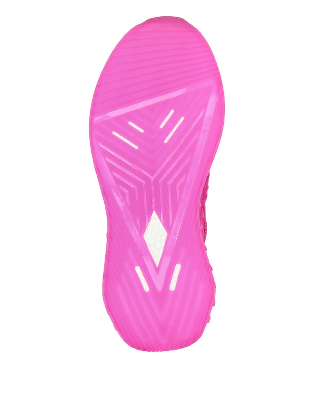 Diese Laufschuhe wurden entwickelt, um Ihnen zu helfen, dank High-Tech-Materialien und dem üblichen Stil von Plein Sport über Ihre Grenzen hinauszugehen.   Atmungsaktives und ergonomisches Mesh-Obermaterial zum Hineinschlüpfen   Stop-Cord-Schnürsenkel, die um den Knöchel verlaufen   Gummierter Tiger-Patch auf der Zunge   Logo-Riemen an der Fersenkappe, der an der Zuglasche befestigt ist   Ultra stoßdämpfende, ultraleichte High-Tech-Zwischensohle   Rillen-Außensohle für optimalen Grip   Passende farbige Nähte   Herausnehmbares Fußbett