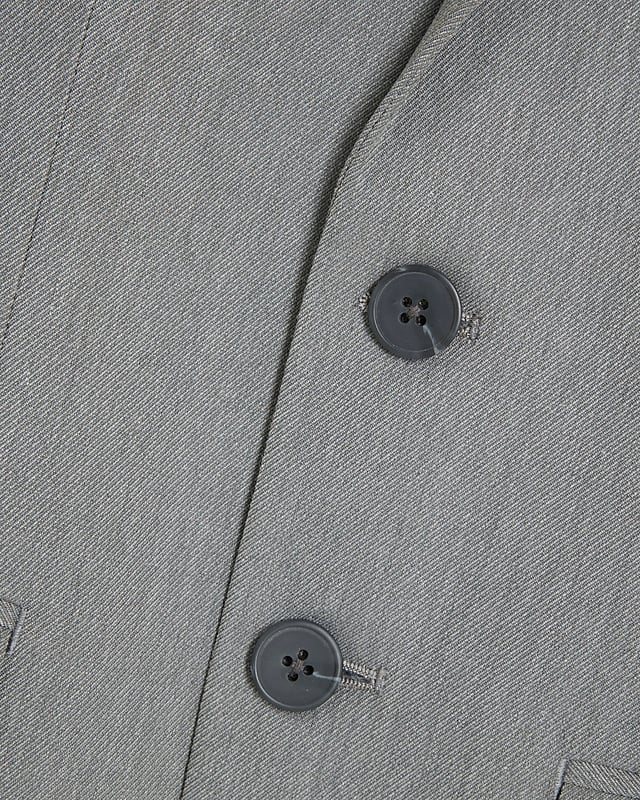 Woven fabric, Notch lapels, Long sleeve, Front welt pockets, Chest welt pocket, Single back vent, Button fastening, Satin lined