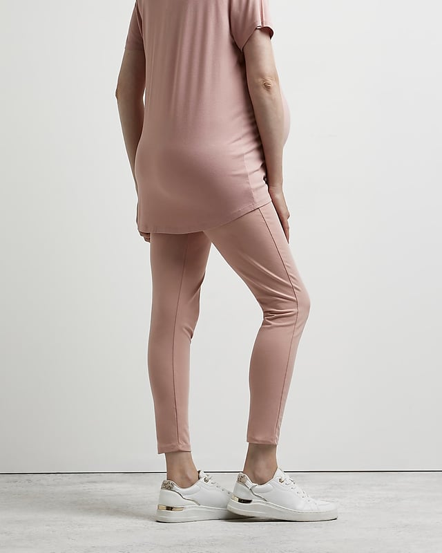 Maternity collection, Super stretch fabric, Overbump maternity waistband, Skinny fit, Made with organic cotton