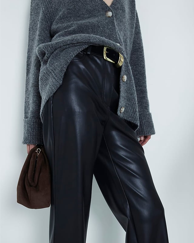 Decorative pockets, Zip fastening, Faux leather