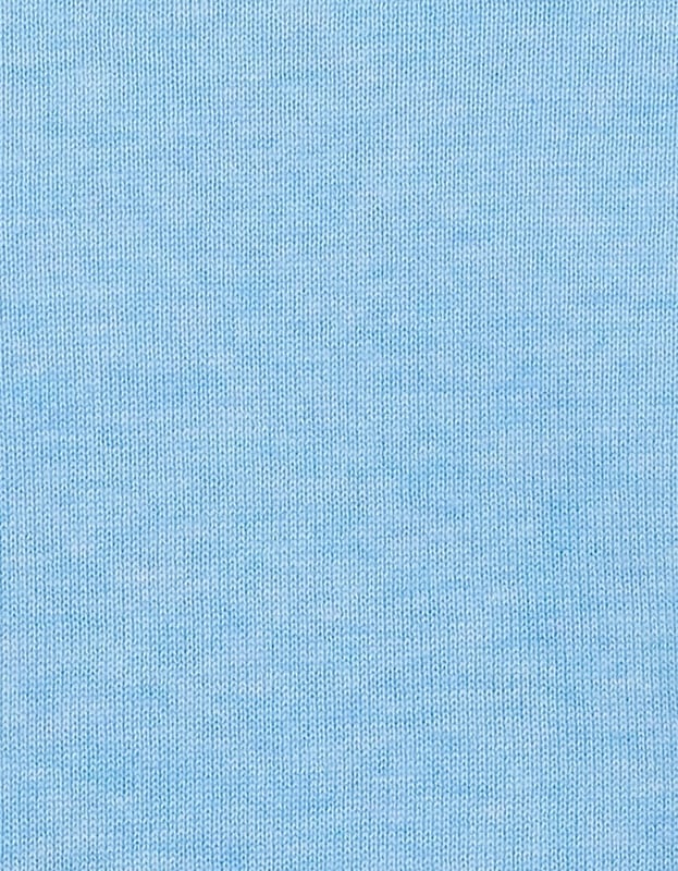 Der bugatti Stricktroyer mit Stehkragen verbindet stilvolle Details wie die Microma Paspel am Reißverschluss und das Flag-Tape im Kragen mit dem hochwertigen Tragekomfort von 100 Prozent Baumwolle. Die bequeme Passform und die tonale Logostickerei machen diesen Troyer zum perfekten Begleiter für einen modernen, lässigen Look.