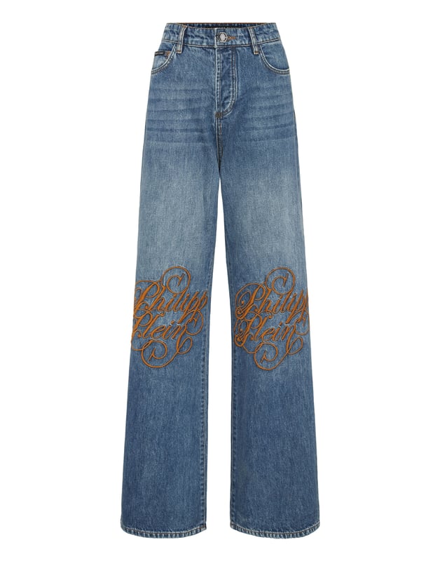 Style and orginality with these denim 5 pocket pants featuring a basic fit and precious details. Find out more.                                                                Denim   Used wash   Knee-high embroideries   Logoed patch sewn on the right rear pocket   Single metal button   Fit: Skater