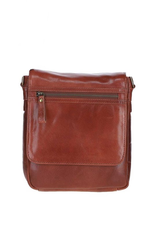 This sleek leather messenger bag combines practicality and style, making it perfect for daily use. Crafted from premium leather with brass hardware, it features a spacious main compartment, two internal pockets, an outer compartment, and two outer zip pockets for easy access and organisation. The adjustable shoulder strap ensures a comfortable fit, with a drop down strap length of 35 cm. Dimensions: (L) 23 cm x (W) 8 cm x (H) 25 cm.