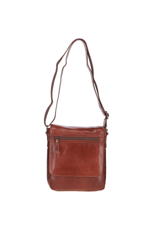 This sleek leather messenger bag combines practicality and style, making it perfect for daily use. Crafted from premium leather with brass hardware, it features a spacious main compartment, two internal pockets, an outer compartment, and two outer zip pockets for easy access and organisation. The adjustable shoulder strap ensures a comfortable fit, with a drop down strap length of 35 cm. Dimensions: (L) 23 cm x (W) 8 cm x (H) 25 cm.