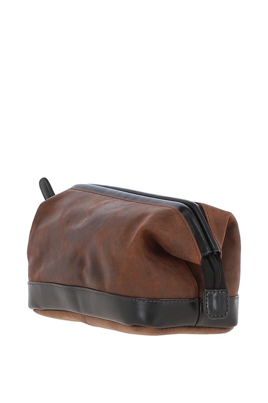 Ashwood's Country Life range presents a 100% genuine cow oily leather wash bag, perfect for work, commuting, and travel. Designed with fashion, style, practicality, and luxury in mind, it features one main zip compartment, an internal zip pocket, a canvas interior, and an easy-carry handle. Crafted from durable, eco-friendly leather that improves with age and wear, this bag adds a robust yet stylish finish to your essentials. Dimensions: (L) 27cm x (H) 13cm x (W) 14cm.