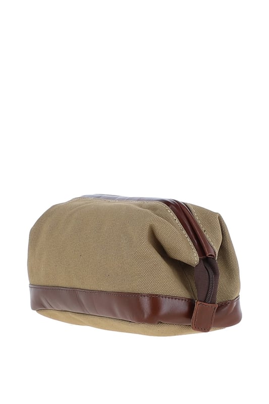 Ashwood's Country Life range presents a 100% genuine cow oily leather wash bag, perfect for work, commuting, and travel. Designed with fashion, style, practicality, and luxury in mind, it features one main zip compartment, an internal zip pocket, a canvas interior, and an easy-carry handle. Crafted from durable, eco-friendly leather that improves with age and wear, this bag adds a robust yet stylish finish to your essentials. Dimensions: (L) 27cm x (H) 13cm x (W) 14cm.