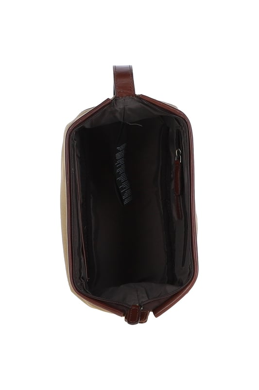 Ashwood's Country Life range presents a 100% genuine cow oily leather wash bag, perfect for work, commuting, and travel. Designed with fashion, style, practicality, and luxury in mind, it features one main zip compartment, an internal zip pocket, a canvas interior, and an easy-carry handle. Crafted from durable, eco-friendly leather that improves with age and wear, this bag adds a robust yet stylish finish to your essentials. Dimensions: (L) 27cm x (H) 13cm x (W) 14cm.