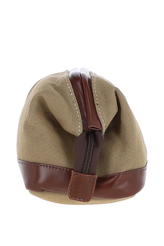 Ashwood's Country Life range presents a 100% genuine cow oily leather wash bag, perfect for work, commuting, and travel. Designed with fashion, style, practicality, and luxury in mind, it features one main zip compartment, an internal zip pocket, a canvas interior, and an easy-carry handle. Crafted from durable, eco-friendly leather that improves with age and wear, this bag adds a robust yet stylish finish to your essentials. Dimensions: (L) 27cm x (H) 13cm x (W) 14cm.