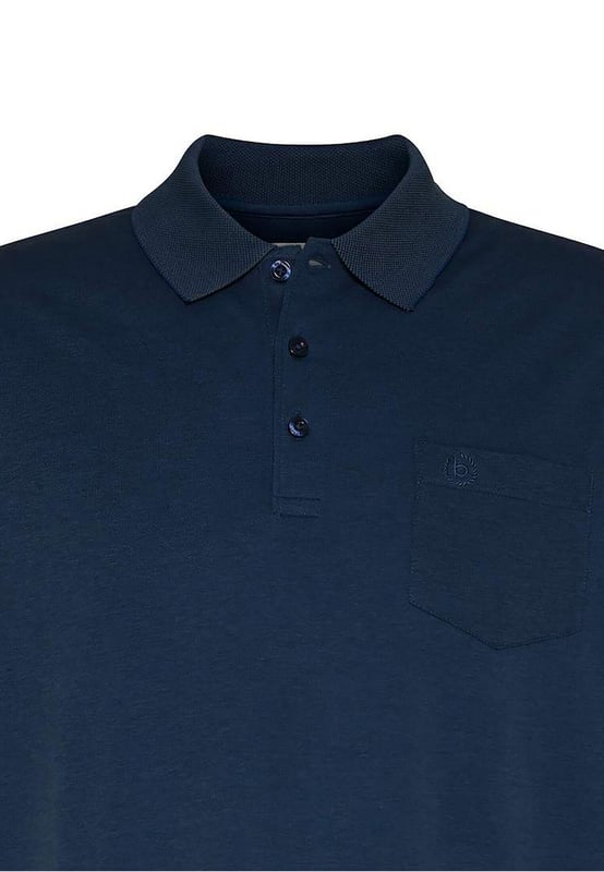Mit dem Polynosic Polo von bugatti setzt Du auf Komfort und Stil. Dieses hochwertige Polo besteht aus einer weichen Materialmischung aus Baumwolle und Polyester und ist mit einer praktischen Brusttasche sowie einem klassischen Polokragen mit 3-Knopf-Leiste ausgestattet.
