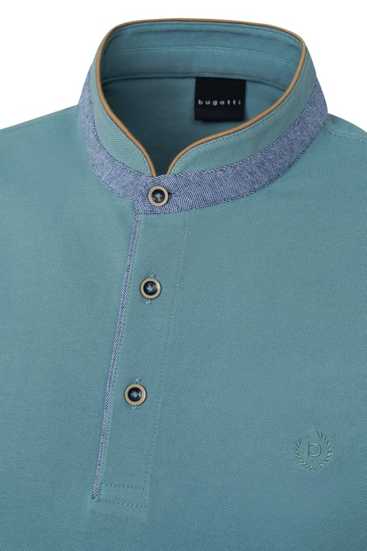 Das bugatti Polo mit Stehkragen kombiniert elegante Details wie die dezente Stickerei auf der Brust . Der Stehkragen mit 2-Knopf-Leiste und die Rippenbündchen an den Ärmeln verleihen diesem ´Modern Fit` Polo einen stilvollen und zeitlosen Look, der Dir optimalen Tragekomfort bietet.