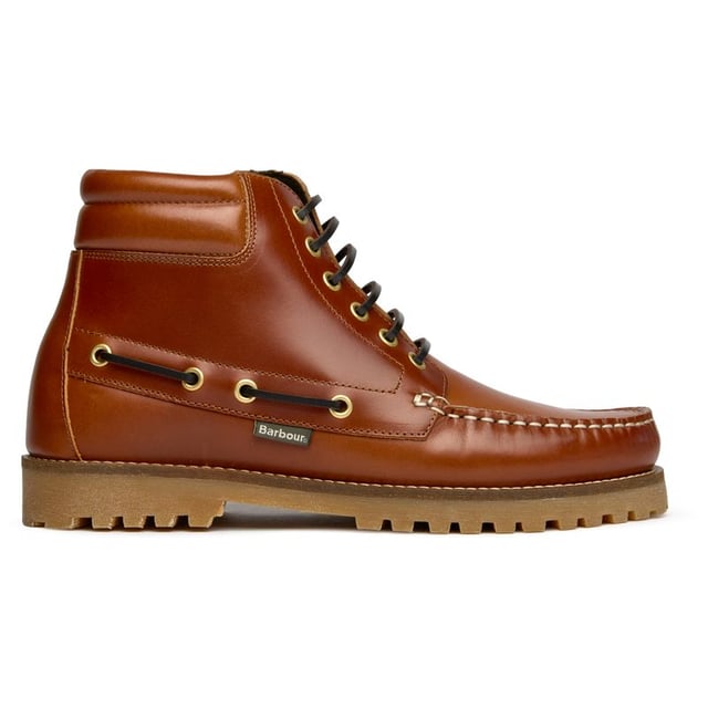 Herren Tan Barbour Tiller Stiefel, gefertigt aus Leder mit einer Gummisohle. Merkmale: Barbour-Branding, Gummisohle, gewachste Schnürsenkel, genähte Kappe und gepolsterter Kragen.