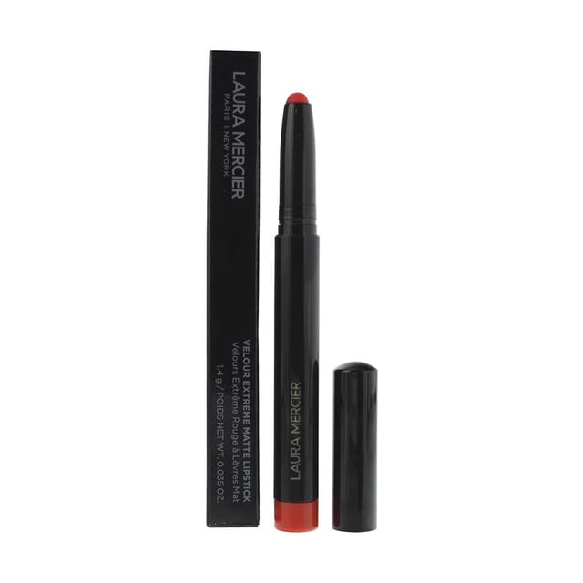 A creamy ultra-matte lipstick by Laura Mercier, Velour Extreme Matte does not disappoint in pigmentation or texture. Delivered in 24 extreme bright bold seductive shades, and formulated with conditioning and hydrating properties, this matte lipstick will not leave your lips feeling dry or cracked but soft and velvety and bursting with personality. The thin long applicator makes precise and easy application and promises not to take up too much room during travel.