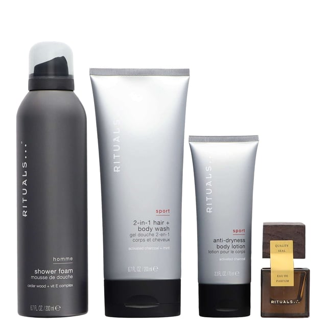Discover the Rituals Homme Medium Gift Set, a luxurious collection designed for the modern man. This set includes: 200ml Rituals Homme Foaming Shower Gel for a refreshing cleanse, 200ml Rituals Homme 2 in 1 Shampoo & Body Wash for a revitalising wash, 70ml Rituals Sport Anti-Dryness Lotion to combat dry skin, and 15ml Rituals Homme L'Essentiel Eau de Parfum Spray with a captivating blend of cardamom, patchouli, and sandalwood. Perfect for daily use or as a thoughtful gift.