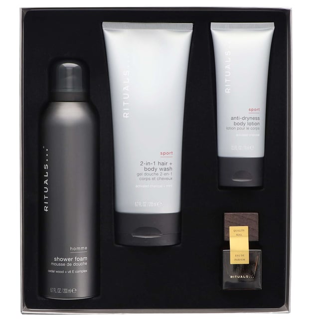 Discover the Rituals Homme Medium Gift Set, a luxurious collection designed for the modern man. This set includes: 200ml Rituals Homme Foaming Shower Gel for a refreshing cleanse, 200ml Rituals Homme 2 in 1 Shampoo & Body Wash for a revitalising wash, 70ml Rituals Sport Anti-Dryness Lotion to combat dry skin, and 15ml Rituals Homme L'Essentiel Eau de Parfum Spray with a captivating blend of cardamom, patchouli, and sandalwood. Perfect for daily use or as a thoughtful gift.