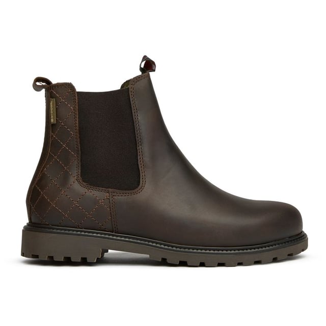 Damen braune Barbour Kendal Stiefel, hergestellt aus Leder mit einer Gummisohle. Merkmale: Fersenschlaufe, elastische Einsätze, Barbour-Branding und profilierte Sohle.
