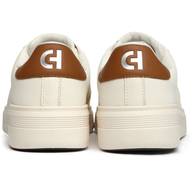 Zapatillas Cole Haan Grand Crosscourt Premier para hombre, en color nude, fabricadas en piel y suela de goma. Incluyen: plantilla ligera y acolchada, logo de Cole Haan y suela Grand 360.