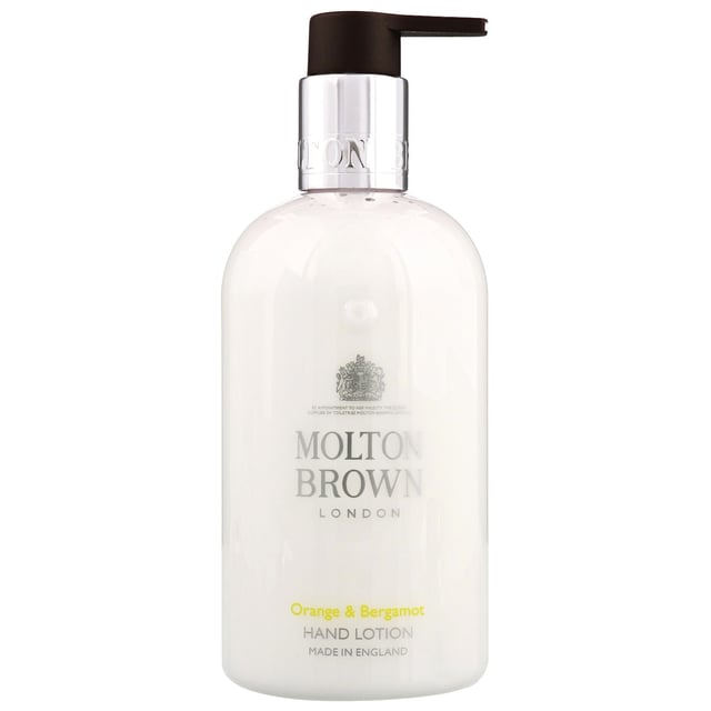 Molton Brown Orange & Bergamot Hydrating Hand Lotion - 300ml Experience the luxurious Molton Brown Orange & Bergamot Hand Lotion, a rejuvenating formula designed to deeply hydrate and soften your skin. Infused with a refreshing blend of orange, bergamot, mandarin, neroli, cardamom, galbanum, musk, ylang-ylang, and cedarwood, this lotion not only nourishes but also leaves your hands delicately scented. Perfect for daily use, this unisex lotion is cruelty-free and comes in a generous 300ml size. Treat your hands to the ultimate pampering with Molton Brown.