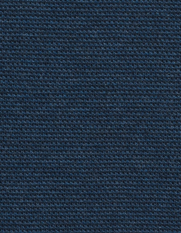Erlebe stilvolles Auftreten mit dem bugatti Langarm-Poloshirt. Dieses Polo aus einem Baumwoll-Mix besticht durch seinen Strukturkragen und die feine zweifarbige Struktur des Oberstoffs. Eine Brusttasche und Leistentaschen bieten praktischen Stauraum, während das Flag-Label an der linken Seite für eine exklusive Note sorgt. Der Modern Fit und die Rippenbündchen garantieren eine optimale Passform.