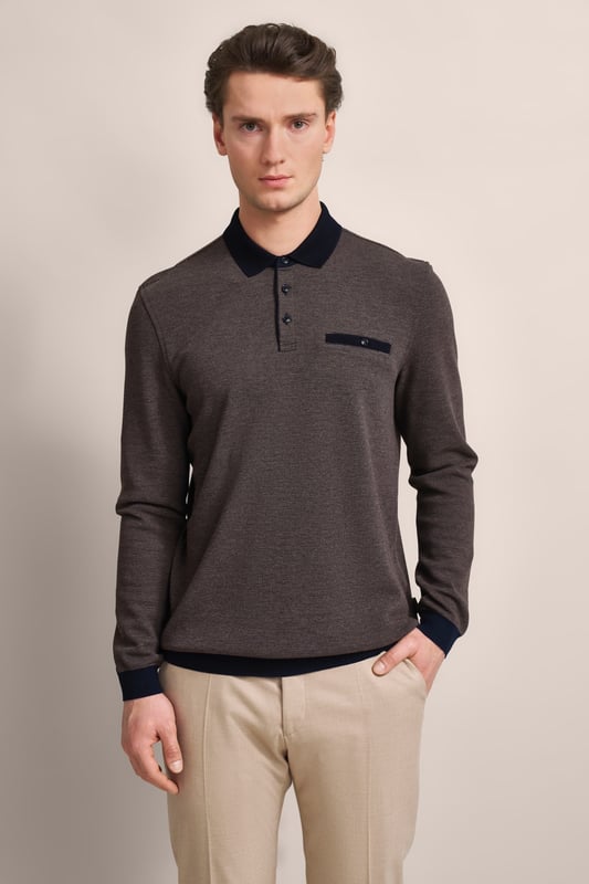 Verleihe deinem Outfit mit dem bugatti Langarm-Poloshirt einen modernen Touch. Gefertigt aus einem Baumwoll-Mix, bietet dieses Polo dank des Strukturkragens und der zweifarbigen Stoffstruktur eine besondere Optik. Die Brusttasche und die Leistentaschen sorgen für zusätzliche Funktionalität. Mit seiner körpernahen Passform durch den Modern Fit und die Rippenbündchen bleibt es stets komfortabel.