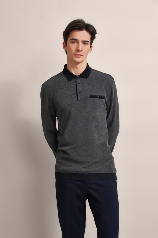 Verleihe deinem Outfit mit dem bugatti Langarm-Poloshirt einen modernen Touch. Gefertigt aus einem Baumwoll-Mix, bietet dieses Polo dank des Strukturkragens und der zweifarbigen Stoffstruktur eine besondere Optik. Die Brusttasche und die Leistentaschen sorgen für zusätzliche Funktionalität. Mit seiner körpernahen Passform durch den Modern Fit und die Rippenbündchen bleibt es stets komfortabel.