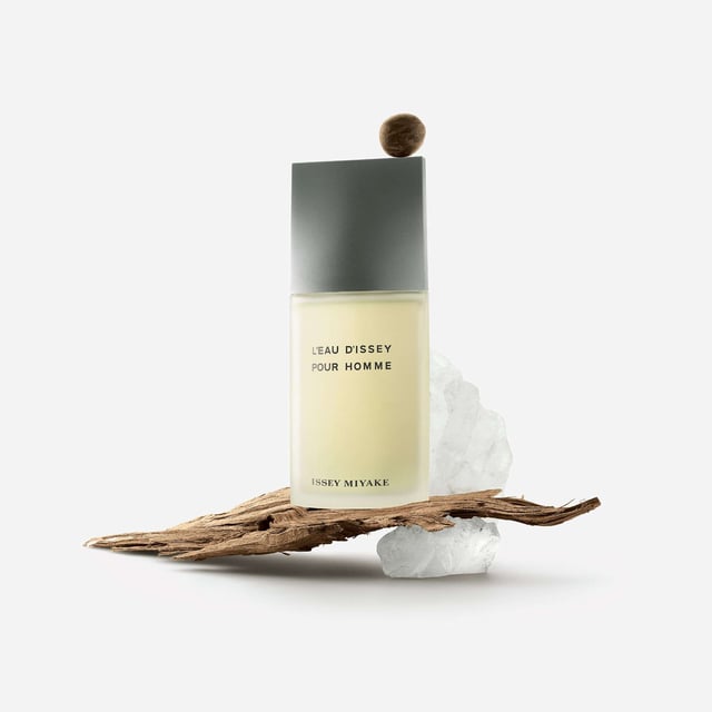 Experience the captivating essence of Issey Miyake L'Eau d'Issey Pour Homme Eau de Toilette Refill in a generous 150ml bottle. This fragrance harmonizes vibrant fresh notes with the warm richness of woods and spices, creating an aquatic scent that is both timeless and sophisticated. The contemporary design features a sturdy glass bottle with a tapered gray metal cap, embodying elegance and stability. Issey Miyake's commitment to nature ensures that every spritz not only delights the senses but also respects the environment, making this fragrance a perfect choice for the modern man.