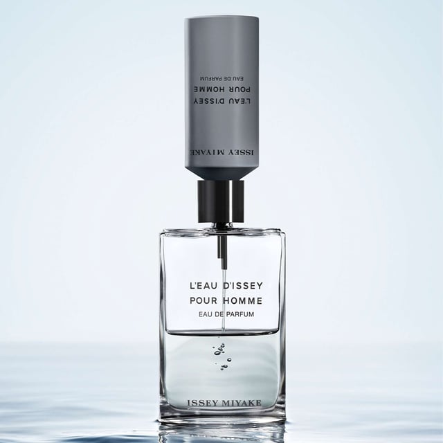 Discover the essence of the ocean with Issey Miyake L'Eau d'Issey Pour Homme Eau de Parfum Refill. This captivating woody and aquatic fragrance for men combines the shimmering nuances of water with the intensity of spicy Sichuan Pepper, Fir Balsam, and Cedarwood. Crafted by renowned perfumer Sophie Labbé in collaboration with underwater explorer Alexis Rosenfeld, this scent embodies the depth and mystery of the sea. Perfect for the modern man, it offers a unique blend of electric and warm notes that make a bold statement. Experience nature’s elegance in a 150ml refill.