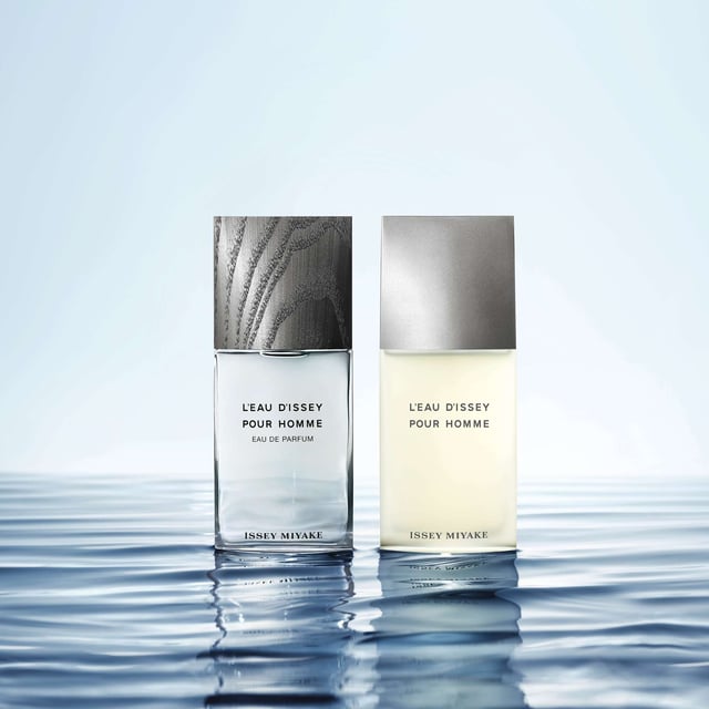 Discover the essence of the ocean with Issey Miyake L'Eau d'Issey Pour Homme Eau de Parfum Refill. This captivating woody and aquatic fragrance for men combines the shimmering nuances of water with the intensity of spicy Sichuan Pepper, Fir Balsam, and Cedarwood. Crafted by renowned perfumer Sophie Labbé in collaboration with underwater explorer Alexis Rosenfeld, this scent embodies the depth and mystery of the sea. Perfect for the modern man, it offers a unique blend of electric and warm notes that make a bold statement. Experience nature’s elegance in a 150ml refill.