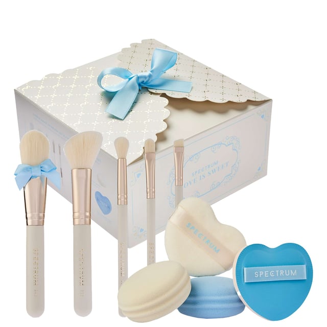 Treat yourself or delight someone special with the Spectrum Collections Love Is Sweet Set, inspired by delightful pastries. This exquisite collection features five midi-sized brushes for flawless application of foundation, blush, eyeshadow, lipstick, and brow products. It also includes two macaron-shaped blending sponges for an impeccable complexion and two uniquely textured heart-shaped puffs for perfect foundation and powder finishing. Sweet, stylish, and a must-have for any makeup lover, this set is perfect for creating stunning looks.