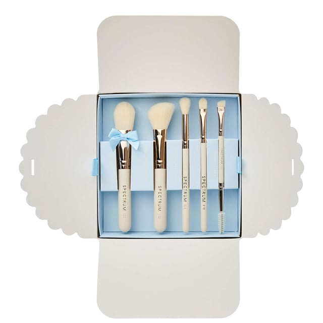 Treat yourself or delight someone special with the Spectrum Collections Love Is Sweet Set, inspired by delightful pastries. This exquisite collection features five midi-sized brushes for flawless application of foundation, blush, eyeshadow, lipstick, and brow products. It also includes two macaron-shaped blending sponges for an impeccable complexion and two uniquely textured heart-shaped puffs for perfect foundation and powder finishing. Sweet, stylish, and a must-have for any makeup lover, this set is perfect for creating stunning looks.