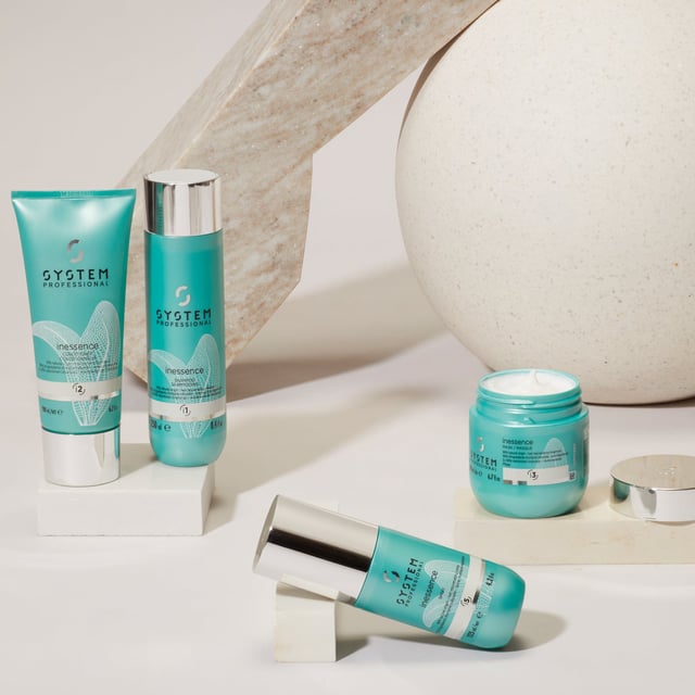 Experience a nature-inspired cleanse with System Professional Inessence i1 Shampoo. This revitalizing shampoo provides smoothness and light moisture, effectively eliminating frizz for a silky and manageable finish. Ideal for all hair types, it features 92% natural origin ingredients, calculated according to ISO16128, with the remaining 8% comprising stabilizers and fragrance. Free from parabens and silicones, this shampoo offers daily defense against coarse, brittle, tangled, and frizzy hair. To use, apply a coin-sized amount to damp hair, massage into the scalp, and rinse thoroughly.