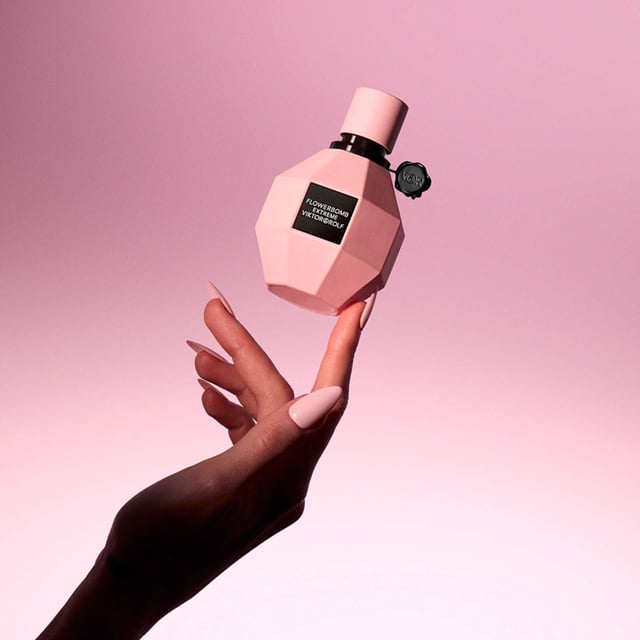 Experience the bold allure of Viktor&Rolf Flowerbomb Extreme Eau de Parfum Intense, a captivating fragrance for women that redefines luxury. This powerful scent opens with juicy raspberry notes, leading to a rich bouquet of Jasmine, Rose Absolute, and Orange Blossom. The base features an intoxicating vanilla bean extract that creates an ultra-addictive aura, leaving a lasting impression. Housed in a stunning matte pink diamond-shaped bottle with a striking black seal, this fragrance is the ultimate expression of femininity and sophistication. Perfect for those who dare to make a statement.
