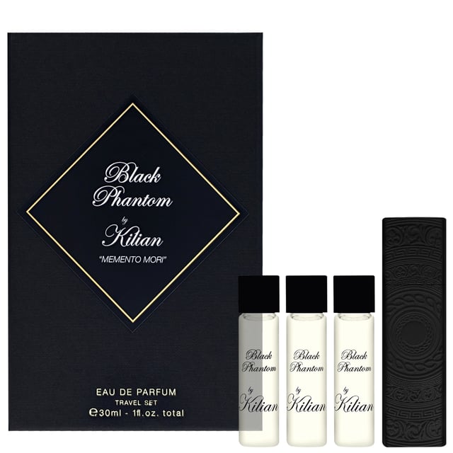 Discover the Kilian Black Phantom "Memento Mori" Eau de Parfum Travel Set, a captivating collection featuring four 7.5ml bottles of this enchanting fragrance. This dark and mysterious scent unveils ethereal amber notes, enriched with warm spices and a delightful sweetness. Experience the luxurious blend of rich vanilla, dark chocolate, rum, caramel, and coffee, perfectly balanced with a touch of sugar and enhanced by sandalwood, heliotrope, and almond for a savory richness. Ideal for on-the-go elegance, this set includes a stylish Kilian Travel Atomiser.