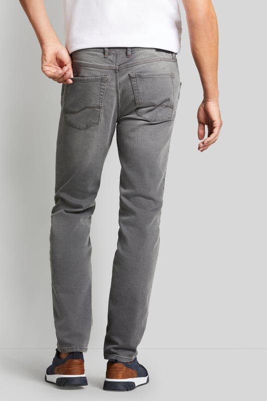Die klassische Five-Pocket kann weit mehr als nur gut aussehen. Die Flexcity-Ausstattung mit Power Stretch sorgt für besonders hohe Bewegungsfreiheit und gleichzeitige Formstabilität.