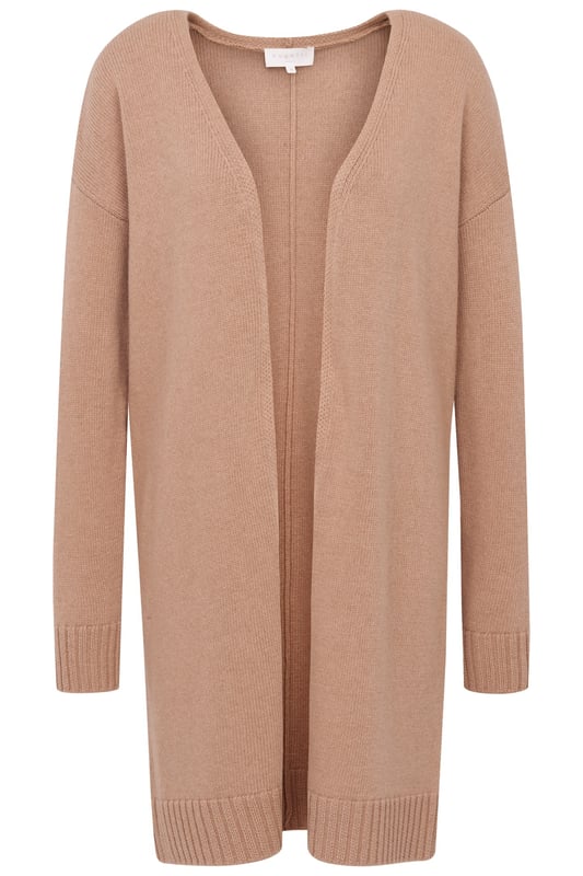 Erlebe luxuriöse Weichheit mit der Strickjacke von bugatti. Aus einem edlen Woll-Kaschmir-Mix gefertigt, bietet dieser längere Cardigan mit lässigem Schalkragen und breiten Rippenbündchen optimalen Komfort und Stil. Perfekt für kühle Tage, vereint er Eleganz mit Lässigkeit in einem vielseitigen Design. Ideal für den schicken Lagenlook!