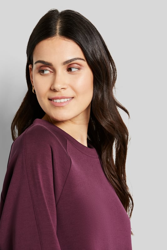 Das lässige Sweatshirt ist aus super softer Modalware gefertigt. Seitenschlitze sorgen für Bewegungsfreiheit. Der Pullover ist einfach zu kombinieren und damit der ideale Begleiter in der Freizeit und im Büroalltag.