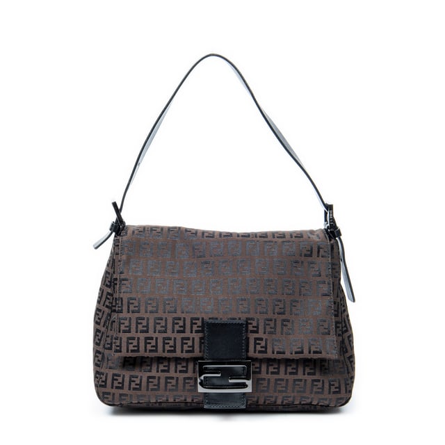 Fendi Bolsos Mama Forever  Bolso de hombro en Marrón oscuro/Negro Lienzo y Plata hardware. El producto esta en Excelentes Condiciones (A).
  Dimensiones: 28x19x11 cm 
  Accesorios incluidos: None
  Notas de Exterior: Ligeros rasguños en la hebilla frontal de cuero
Notas de la correa/asa: Rasguños leves
  BrandCo Paris encuentra artículos raros y en las mejores condiciones a precios increíbles. ¡Vale la pena tener paciencia! Compra con confianza: todos los artículos de BrandCo Paris son seleccionados y autenticados cuidadosamente por nuestro equipo de expertos.
  Todos los artículos vienen con un certificado de autenticidad y un embalaje entregado por BrandCo Paris.
  Tabla de clasificación de la condición del artículo
  N (como nuevo)
  AA (perfecto estado)
  A (excelente estado)
  AB (muy buen estado)
  B (bueno/regular)