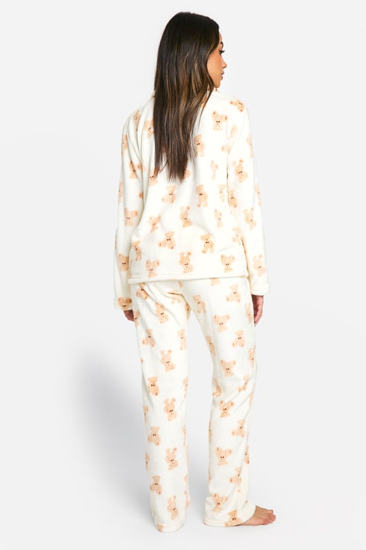 Loungewear Bear Print Fleece Button Front Shirt & Trousers Pyjama Set Adorable bear print fleece pyjama set
Cosy button-up top with notched collar
Relaxed fit trousers with elasticated waistband
Long sleeves for extra warmth
Soft and comfortable fleece fabric
Embrace ultimate comfort with this charming bear fleece pyjama set from Boohoo. Perfect for those chilly nights in, this set combines style and cosiness effortlessly. The button-up top features a classic notched collar and long sleeves, ideal for snuggling up on the sofa. Pair with fluffy slippers and your favourite hot beverage for the ultimate night in. Whether you're having a lazy Sunday morning or a girls' sleepover, this pyjama set is versatile enough for all your loungewear needs. The relaxed fit trousers with an elasticated waistband ensure unrestricted movement, making them perfect for lounging or sleeping. This set is a must-have addition to your loungewear collection, offering both comfort and a touch of whimsy to your relaxation time.