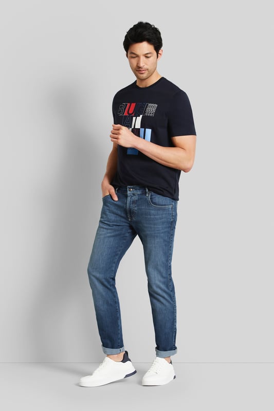 Unsere Jeans aus Baumwoll-Elasthan-Mix mit Flexcity-Ausstattung kombiniert optimalen Tragekomfort mit einem modernen Look. Die Flexcity-Ausstattung ermöglicht uneingeschränkte Bewegungsfreiheit, während das Design auf Stil und Funktionalität setzt. Die Gesäßtaschen, Münztasche und Swingpockets verleihen der Jeans nicht nur einen klassischen Look, sondern bieten auch praktischen Stauraum.