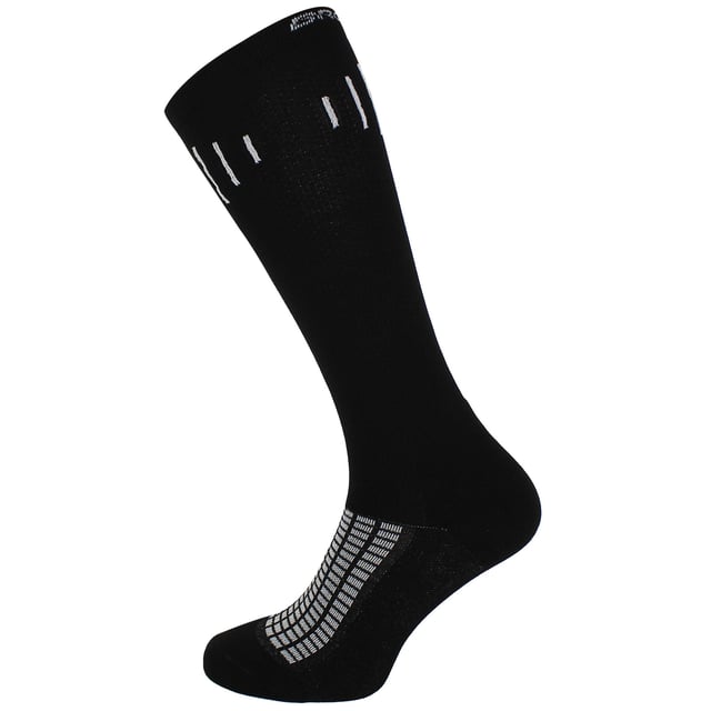 Brooks 1-pack Compression Knee High Black Socks Support your stride from the ground up with the Brooks Compression Knee High Socks — engineered for runners and athletes who need focused support, recovery, and comfort. Designed with graduated compression and performance fabric, these socks help reduce fatigue and boost circulation whether you’re training, racing, or recovering.
Key Features:
Graduated Compression Fit:
Promotes better blood flow and muscle support, helping reduce soreness and speed up recovery time post-run or workout.
Moisture-Wicking Fabric:
Keeps feet dry and cool with sweat management technology — ideal for long runs or high-intensity sessions.
Knee-High Length for Full Coverage:
Offers extended support through the calves, perfect for endurance runners, cross-training, or travel.
Targeted Arch Support:
Delivers a snug midfoot fit and additional structure to help reduce foot fatigue.
Reinforced Heel and Toe Zones:
Increases durability in high-wear areas, providing lasting comfort and performance.
Seamless Toe Construction:
Reduces chafing and irritation, allowing for distraction-free focus during movement.
Whether you're pounding pavement, logging recovery miles, or staying comfortable during long travel days, the Brooks Compression Knee High Socks keep your circulation strong and your performance on point.