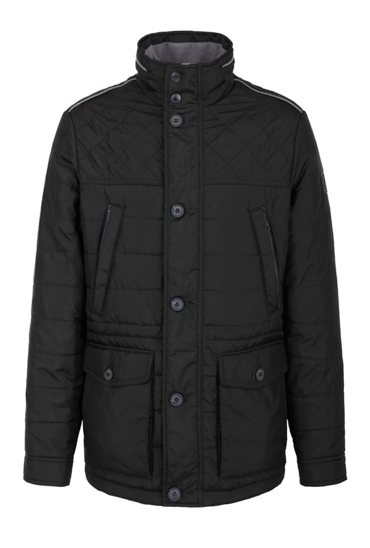 Die moderne und besonders leichte Steppjacke aus Nylonware mit Stehkragen ist mit zwei aufgesetzten Seitentaschen und schrägen Brusttaschen versehen. Der Rautenstepp auf der Vorderseite und die Flanell-Akzente runden den Style ab. Innen ist die Jacke komplett gefüttert und bietet mit einer Reißverschlusstasche und einer Netztasche Platz zum Verstauen. Der Artikel ist nicht nur besonders leicht, durch die ,warming technology' hält sie auch noch besonders warm und ist der ideale Begleiter auf Reisen.