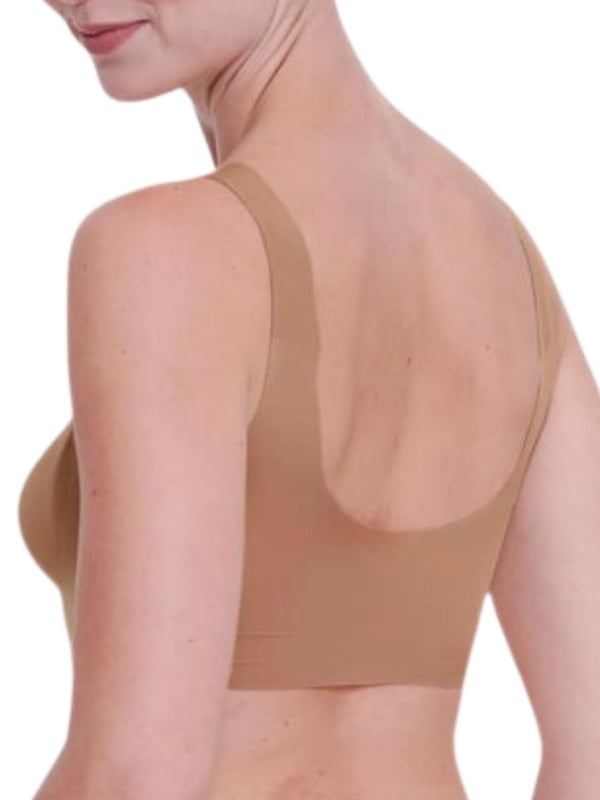 Sloggi ZERO Feel 2.0 Top. Seamless and soft stretch fabric. Full coverage neckline with wide straps and removable cup padding. Product is made of 76% GRS-certified recycled Polyamide and 24% Elastane and is machine washable.