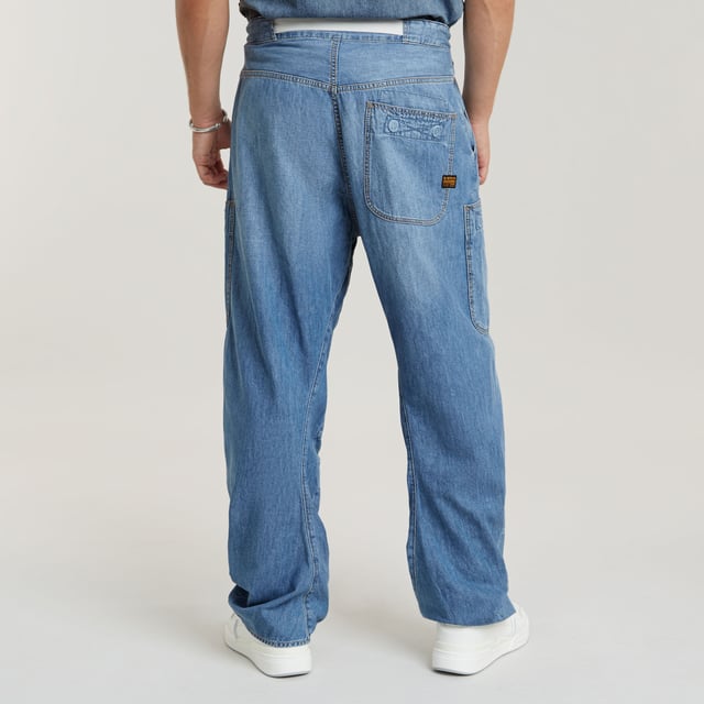G-Star RAW Travail 3D Relaxed Jeans Integrated belt with buckle. Inset pockets- coin pocket. Reinforced patch pockets front and back- Velcro closure. Button closure. Low waist. Jean Travail 3D is designed in a relaxed, loose fit. Patched pockets are added to the front and back, offering a Velcro closure. Use the integrated belt to style it as you like it. 100% Cotton. 2x1 right hand twill. Lighter weight 8 oz denim. Straight