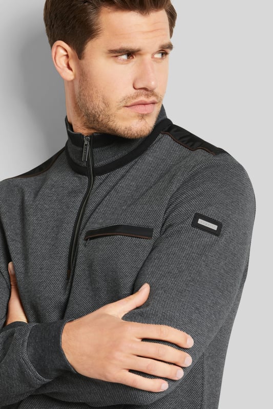 De sweat troyer is gemaakt van een kleine veelkleurige structuur. Hij kan worden gedragen met de rits dicht als een moderne opstaande kraag, maar de troyer slaat ook een mooi figuur met de rits open. De katoen-elastaanmix maakt het kledingstuk bijzonder comfortabel en biedt veel bewegingsvrijheid.